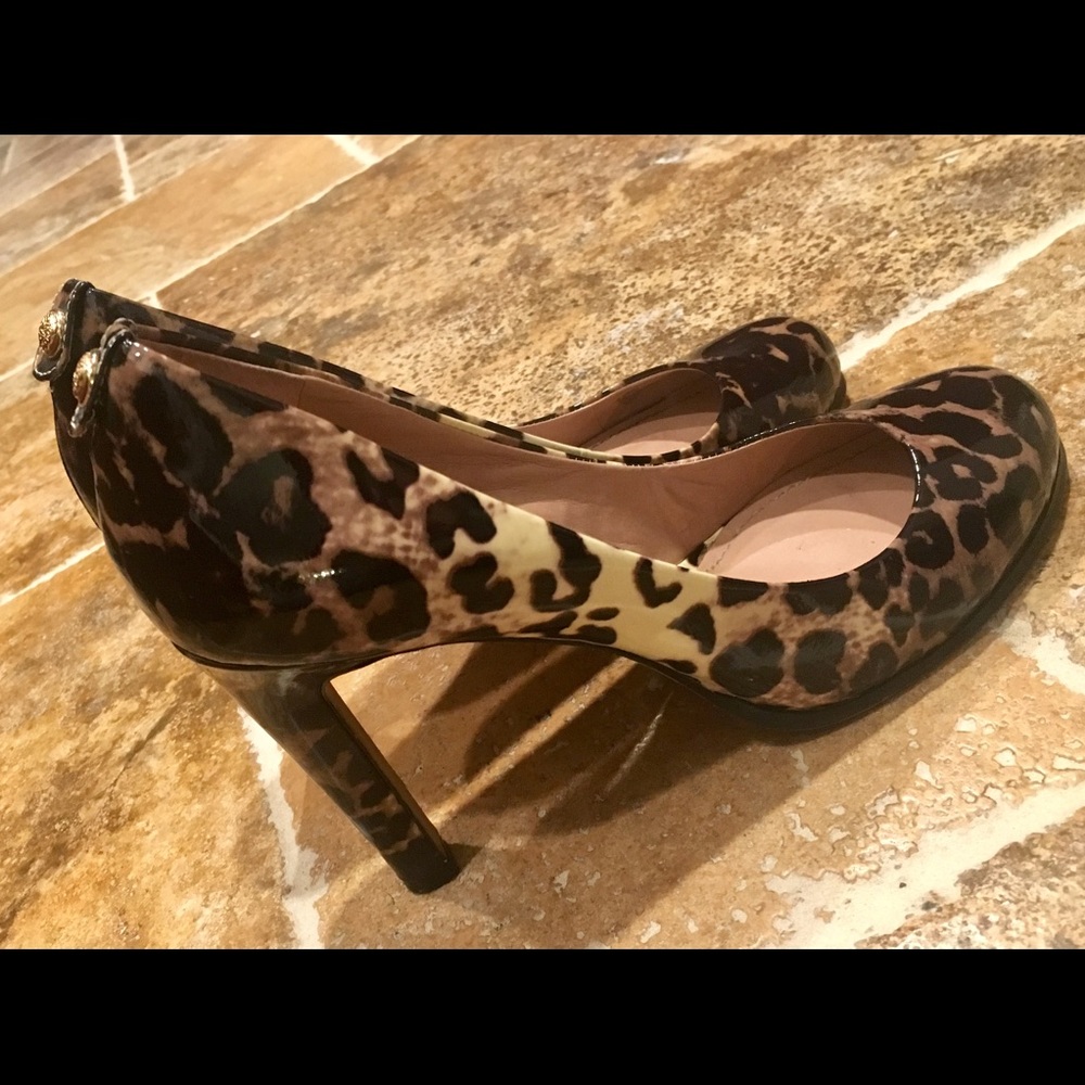 Sensational Vince Camuto leopard patent pumps!